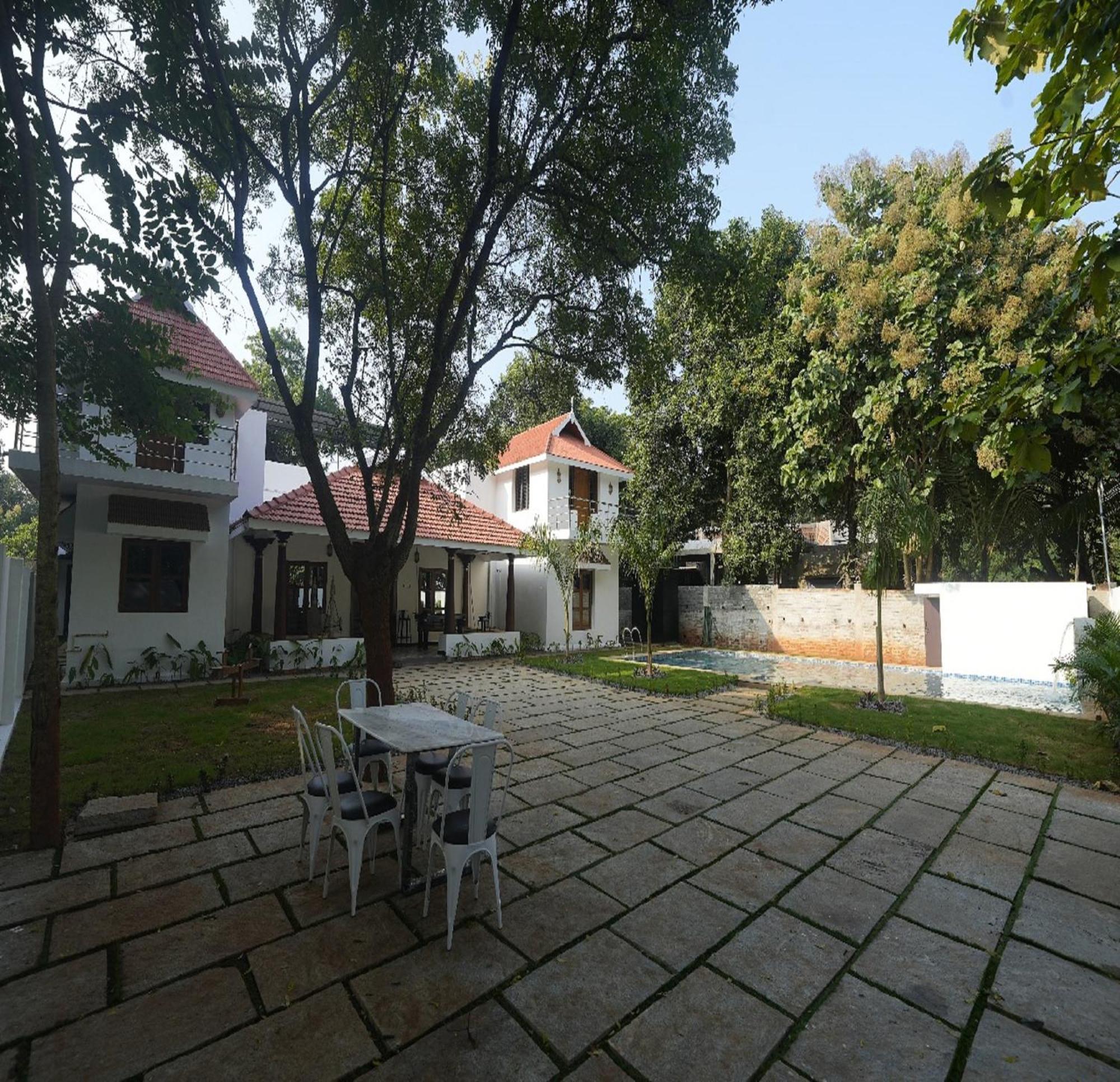 Courtyard Castle Heritage Resort 蓬蒂切里 外观 照片