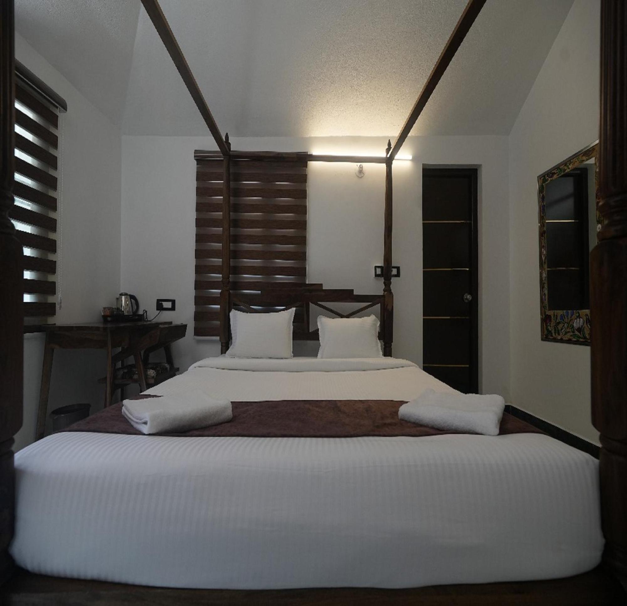 Courtyard Castle Heritage Resort 蓬蒂切里 外观 照片