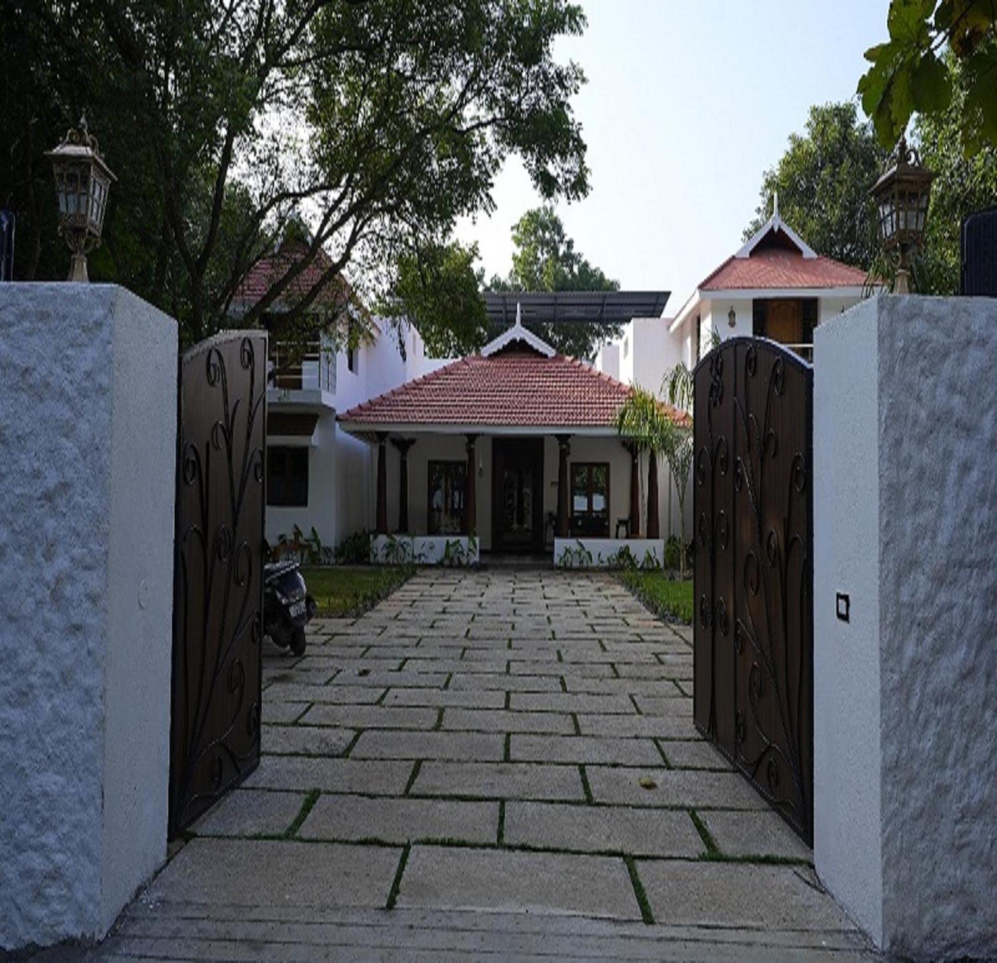 Courtyard Castle Heritage Resort 蓬蒂切里 外观 照片
