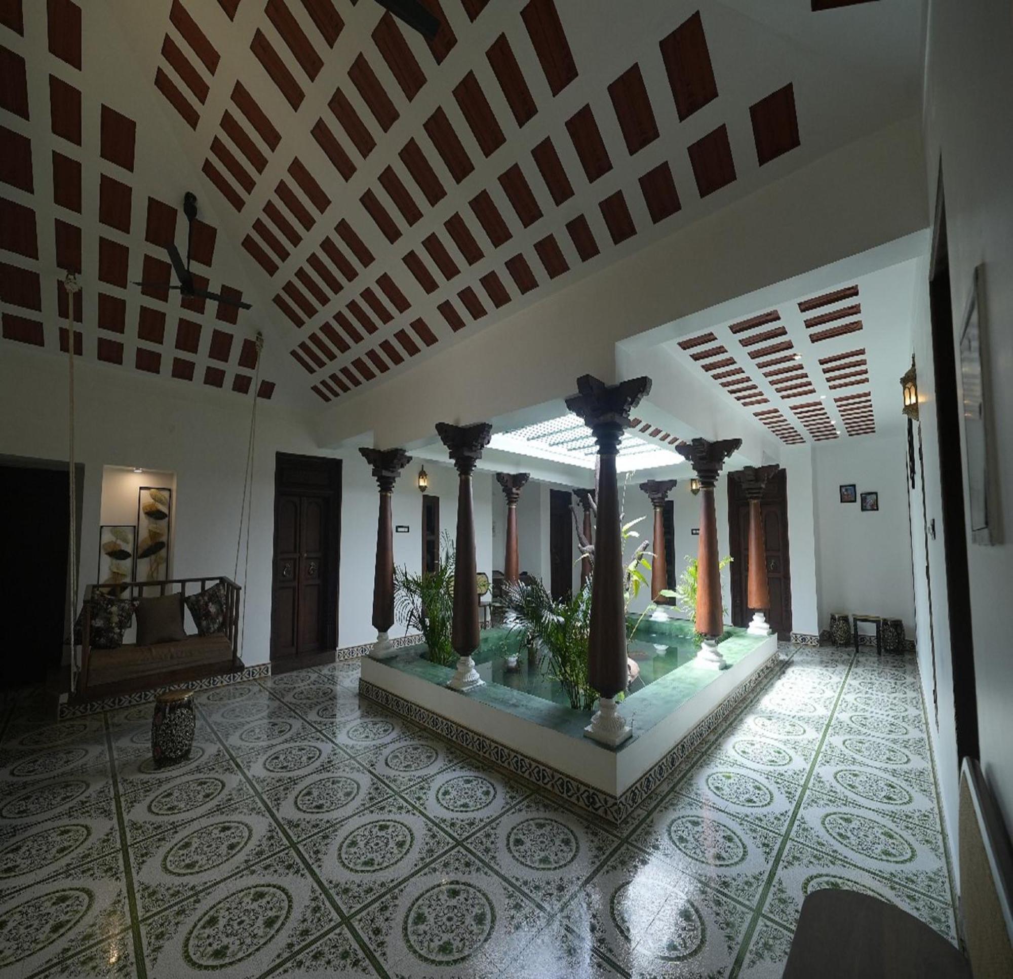 Courtyard Castle Heritage Resort 蓬蒂切里 外观 照片