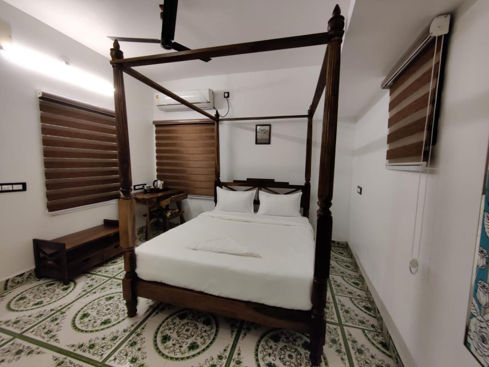 Courtyard Castle Heritage Resort 蓬蒂切里 外观 照片